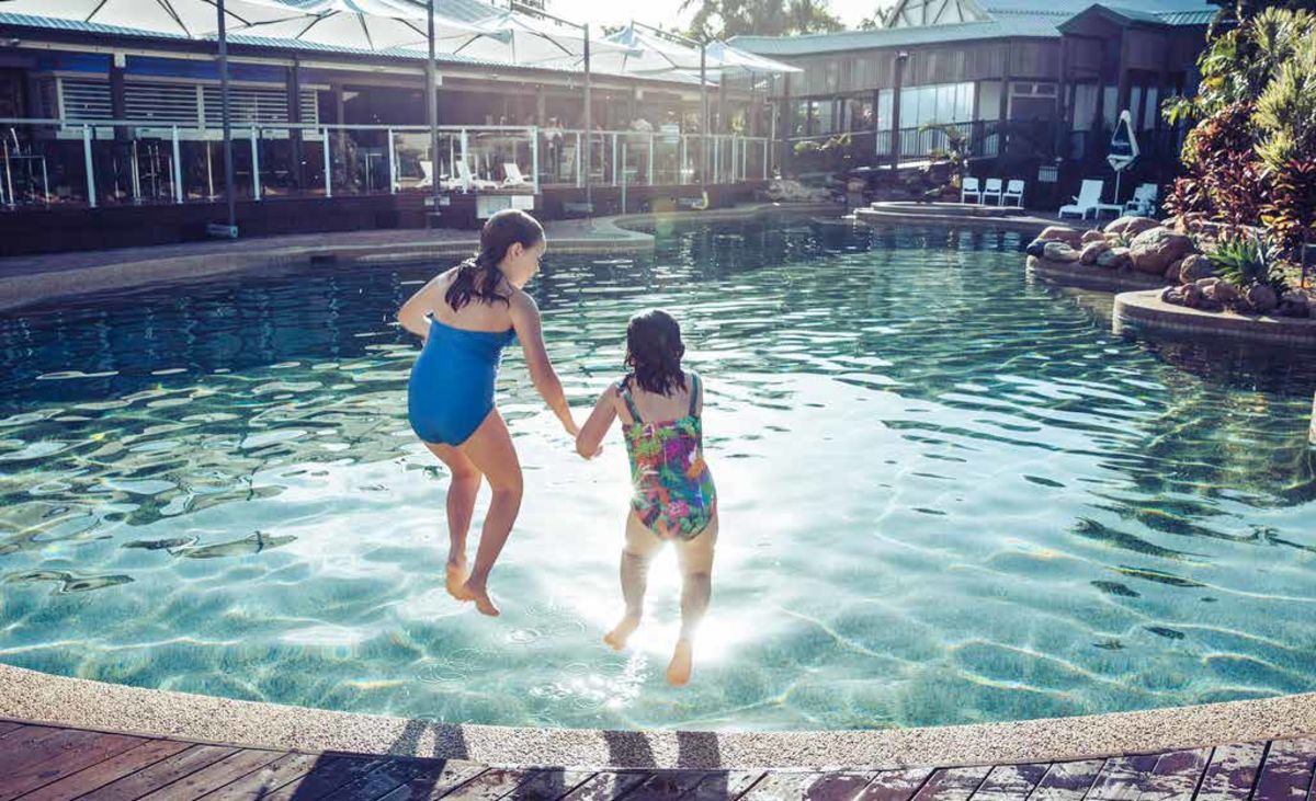 Townsville - Mercure Hotel - Jumping into pool