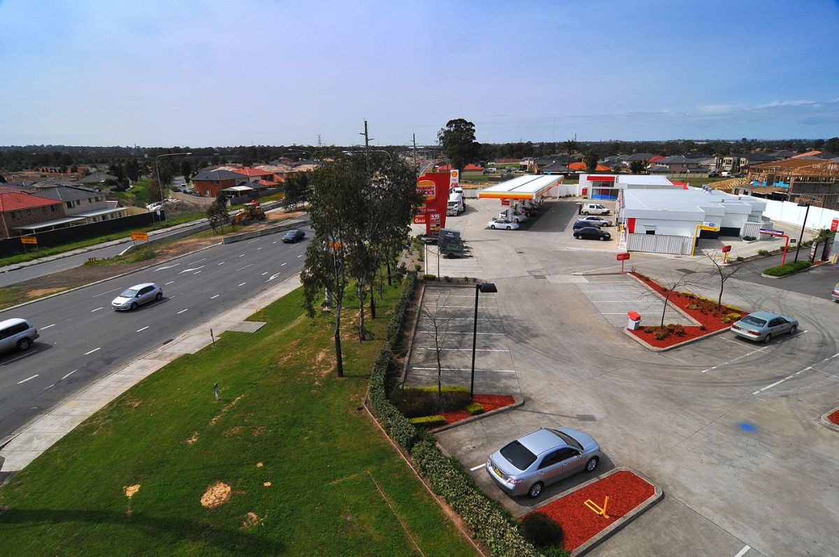 Hoxton Park Service Station - image 5