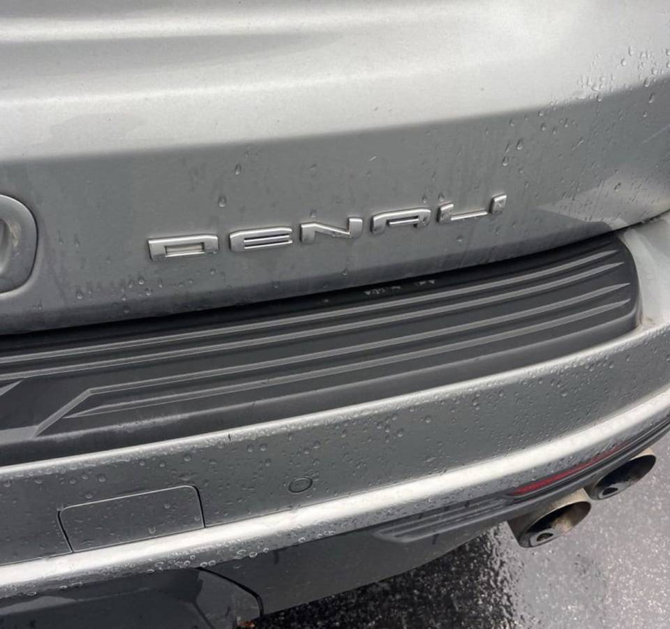 GMC Yukon Denali 2023