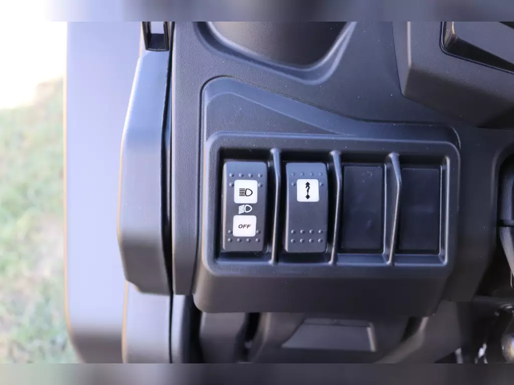 2023 Can-Am Defender HD10