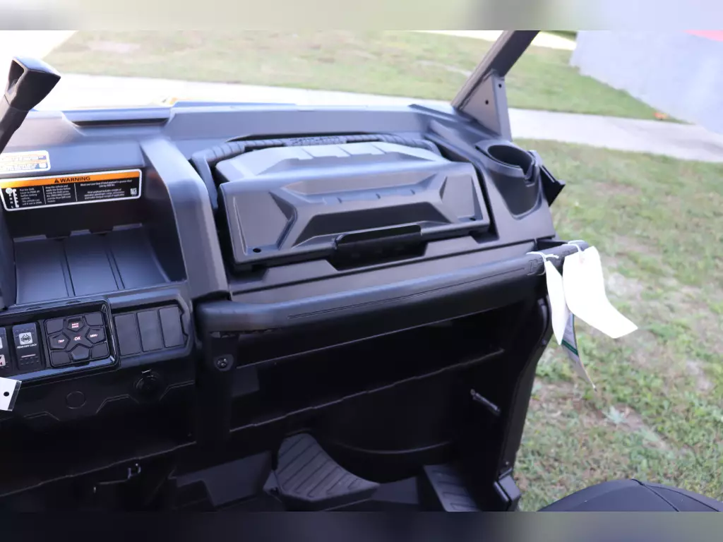 2023 Can-Am Defender HD10