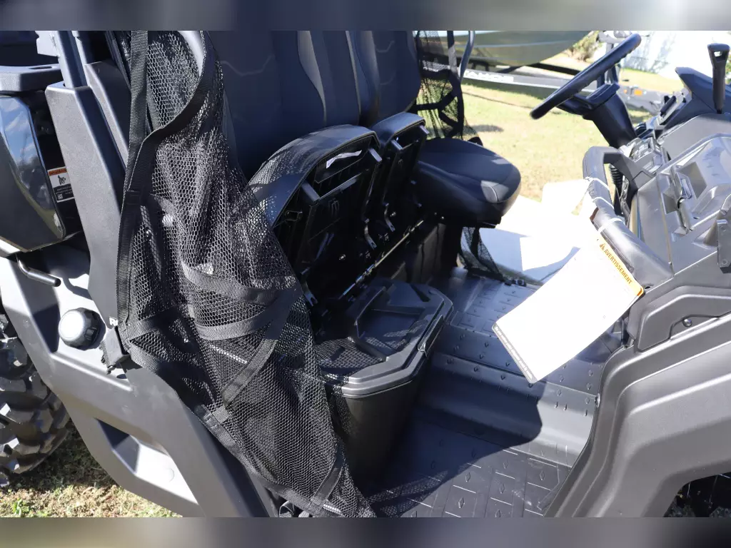 2023 Can-Am Defender HD10