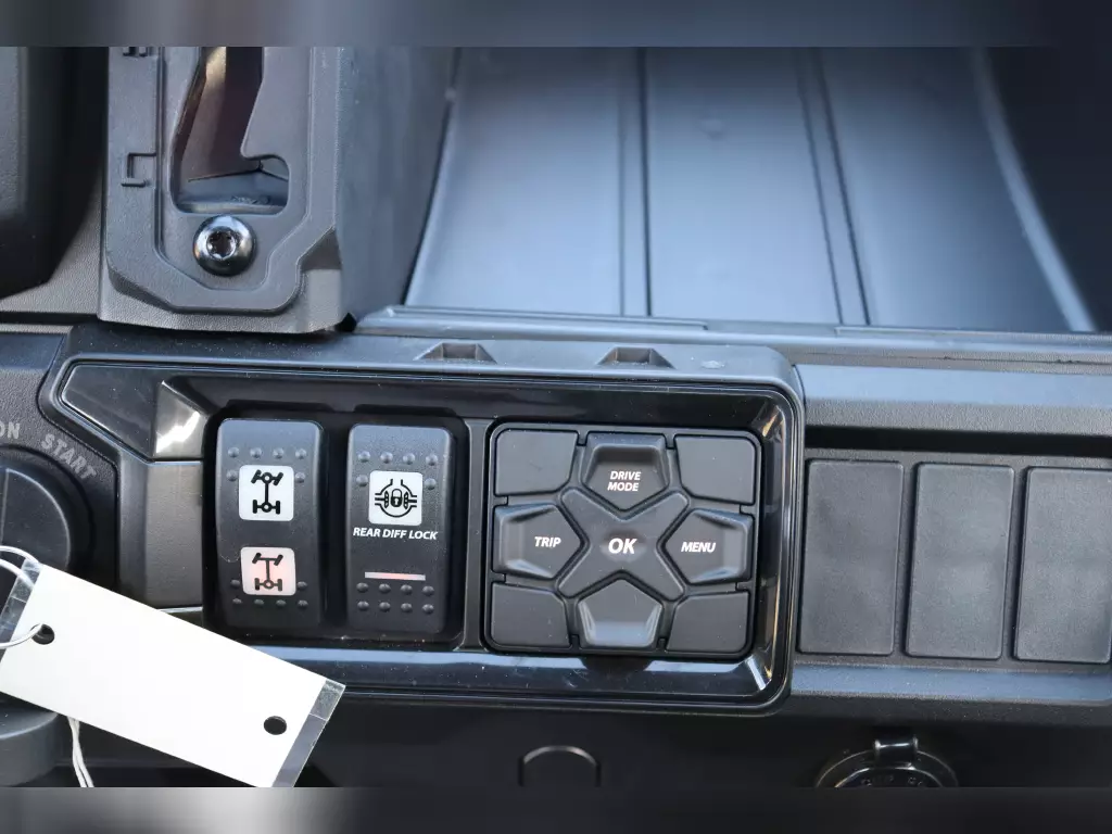 2023 Can-Am Defender HD10