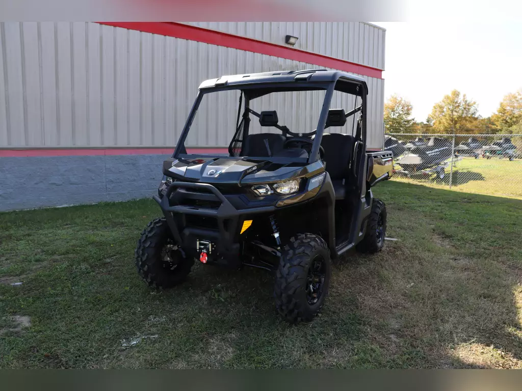 2023 Can-Am Defender HD10