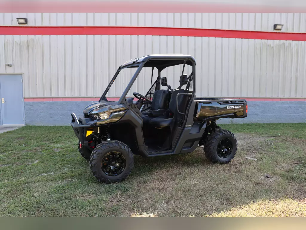 2023 Can-Am Defender HD10