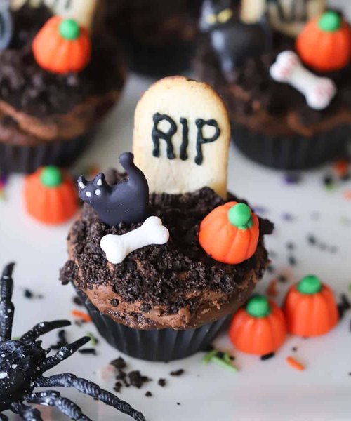 Graveyard Cupcakes