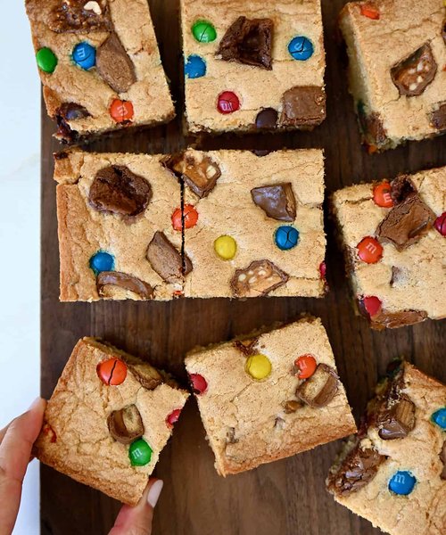 Halloween Candy Blondie Bars