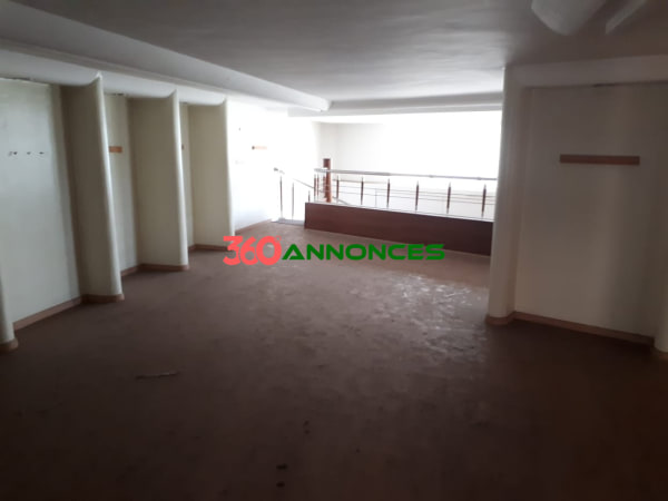 Superbe-local-commercial-de-216-m²-à-Agdal---Idéal-pour-magasin-ou-bureau-avec-une-mezzanine-de-107--m². - photo 19