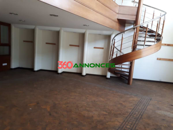 Superbe-local-commercial-de-216-m²-à-Agdal---Idéal-pour-magasin-ou-bureau-avec-une-mezzanine-de-107--m². - photo 24