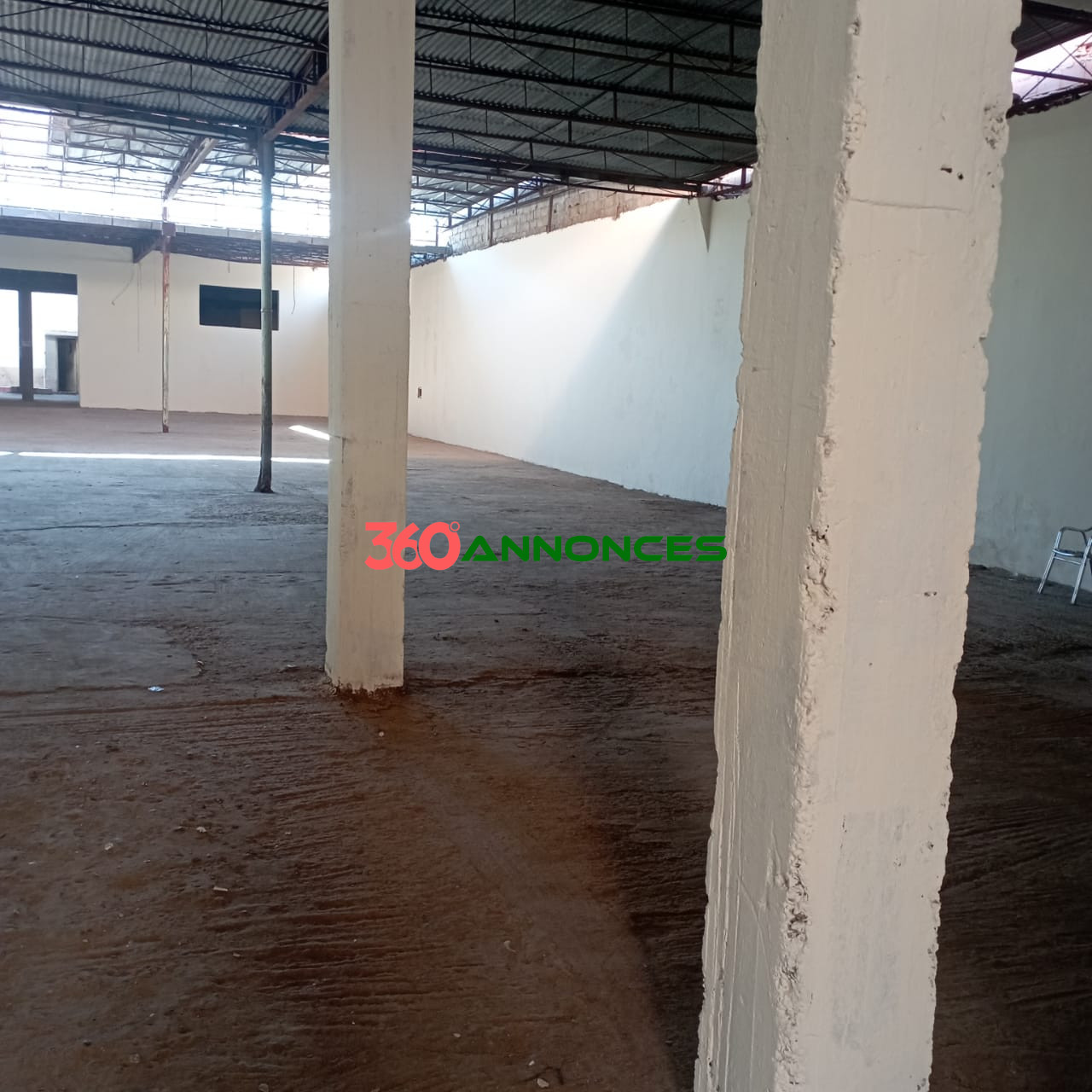 À vendre : Dépôt de 1200 m² + Appartement à Marrakech - 8 500 000 MAD - photo 2