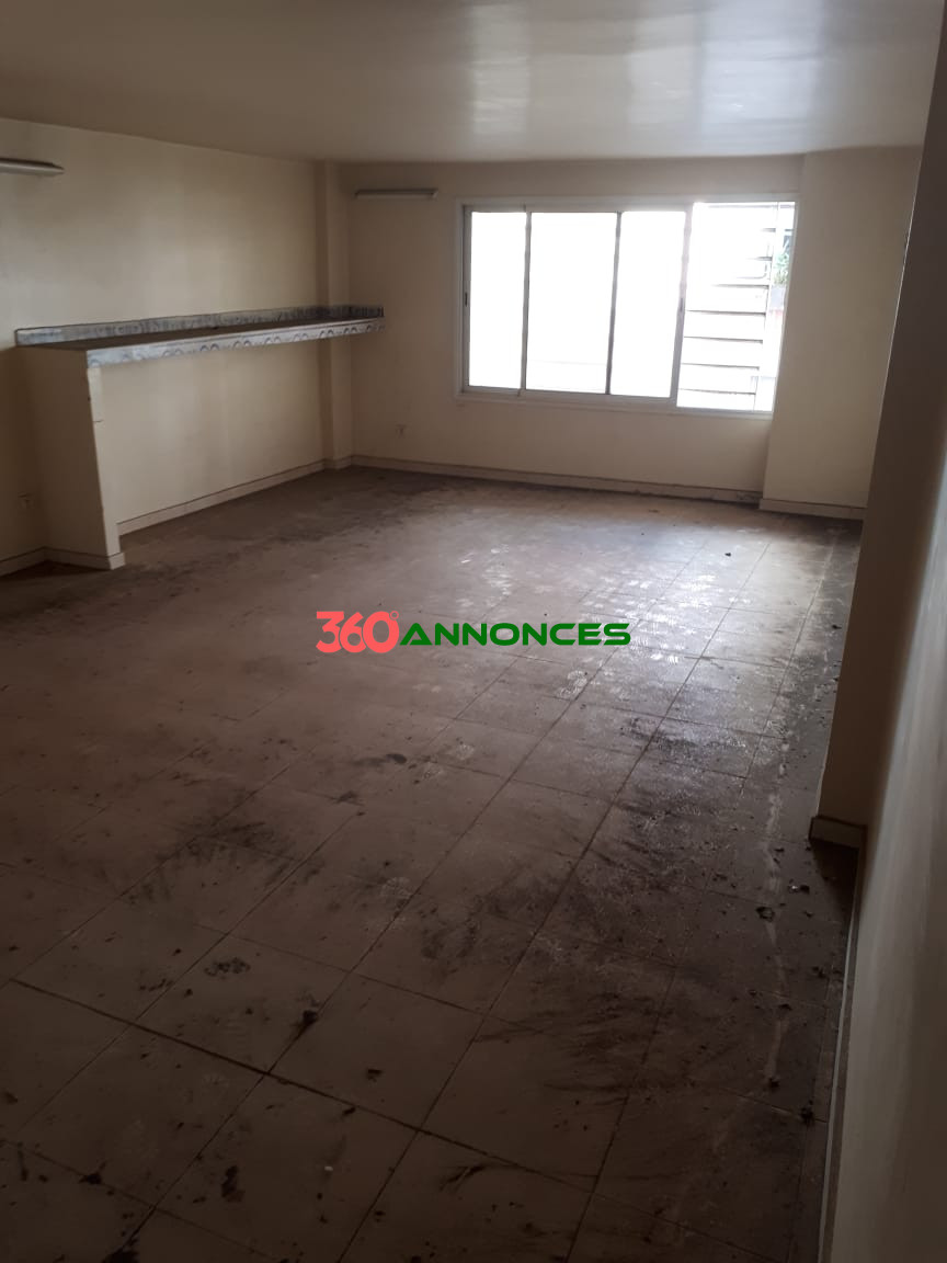 Superbe-local-commercial-de-216-m²-à-Agdal---Idéal-pour-magasin-ou-bureau-avec-une-mezzanine-de-107--m². - photo 25