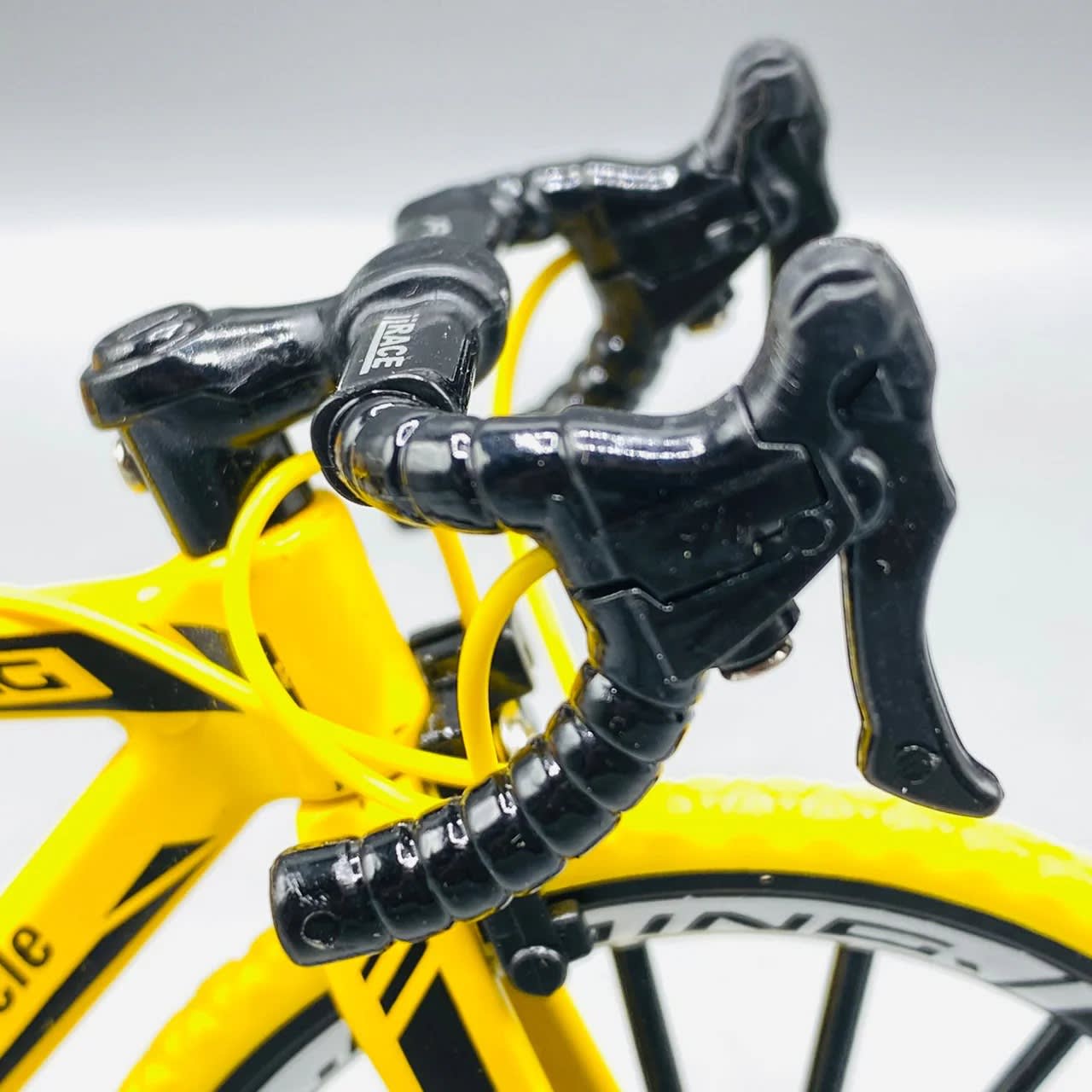 Mini Alloy Road Racing Bicycle Model – Die-Cast Collectible Bicycle Toy with Rotating Wheels | Desktop Display & Gift 3