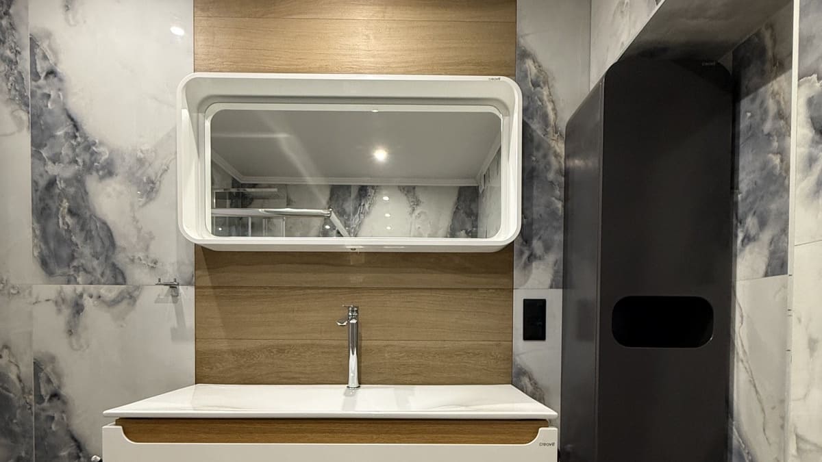Papantoniou Reverse Duplex Apartment