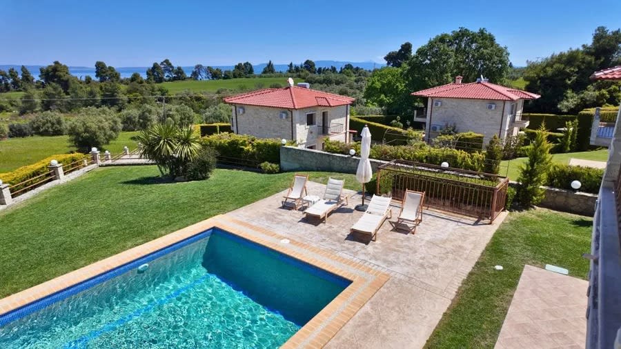 Villa with Garden and Pool