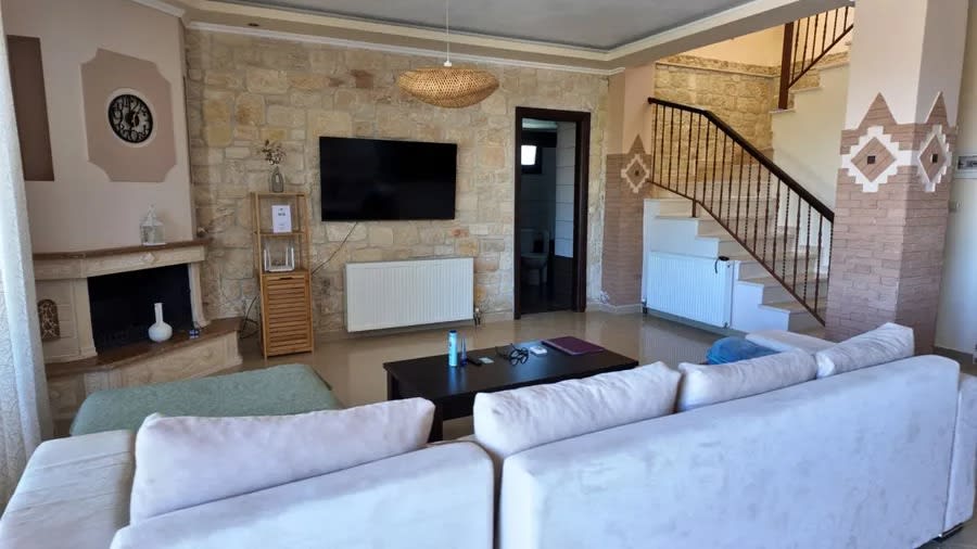 Villa with Garden and Pool