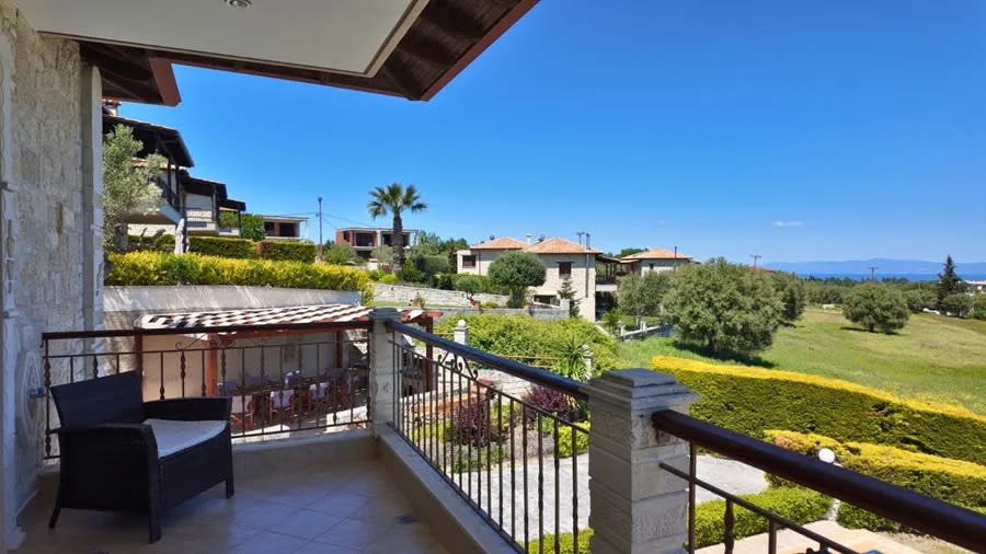 Villa with Garden and Pool