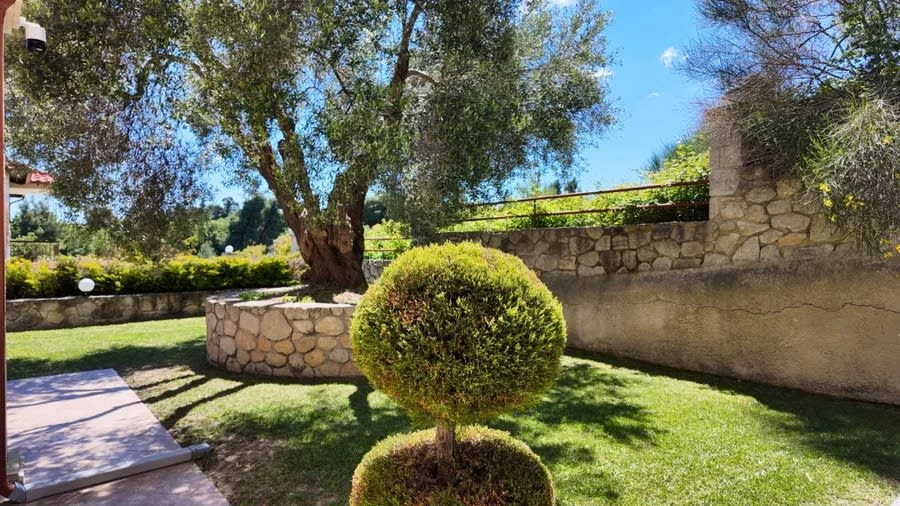 Villa with Garden and Pool