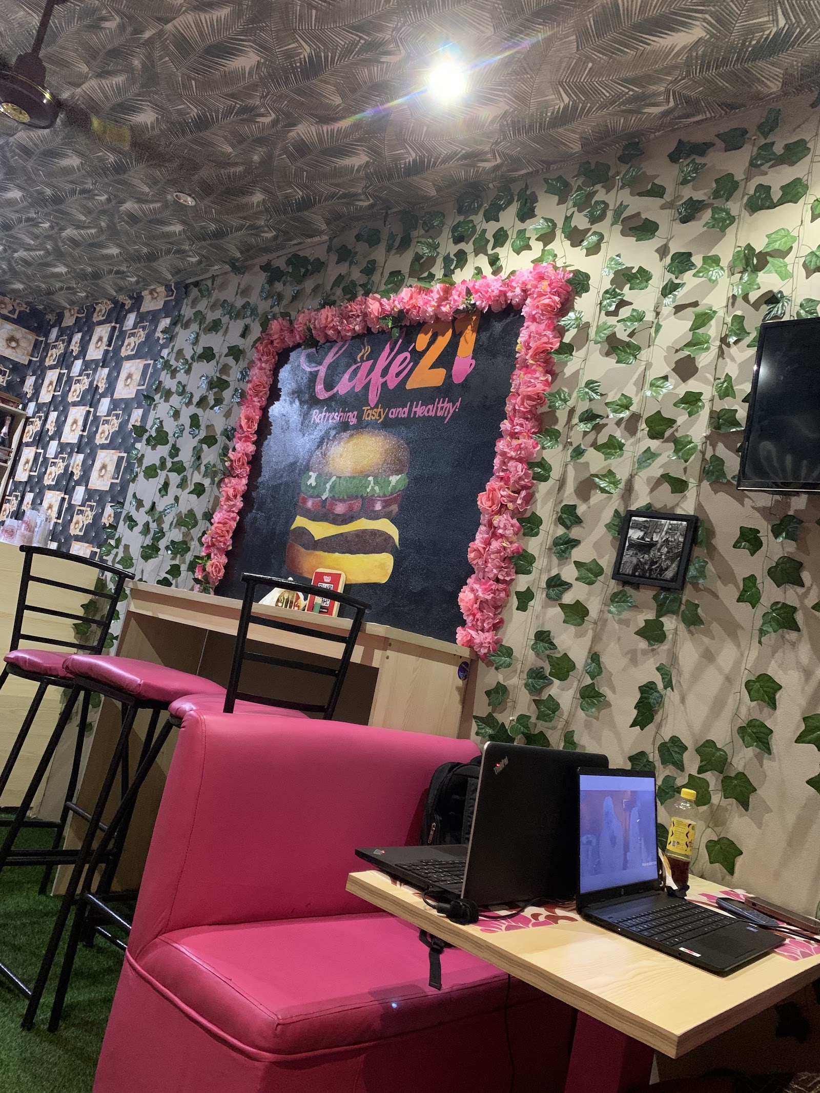 CAFÉ 21