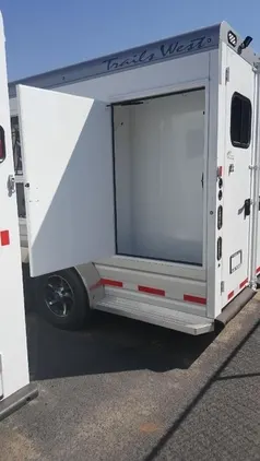 2021 Trails West SEIRRA II 3 Horse Trailer