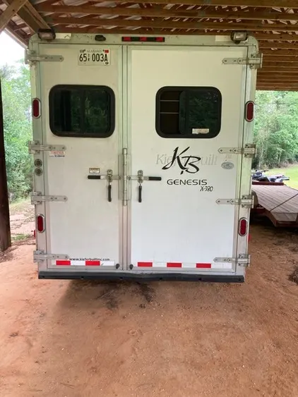 2005 Keifer 3 Horse Slant with Living Quarters
