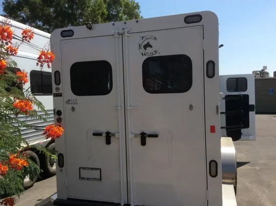 2021 Trails West SIERRA 3 Horse Trailer