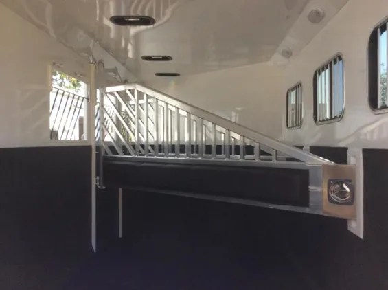 2021 Trails West SIERRA 3 Horse Trailer