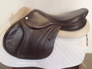 17.5″ CWD Hunter Mademoiselle 2Gs Saddle 2020 3C