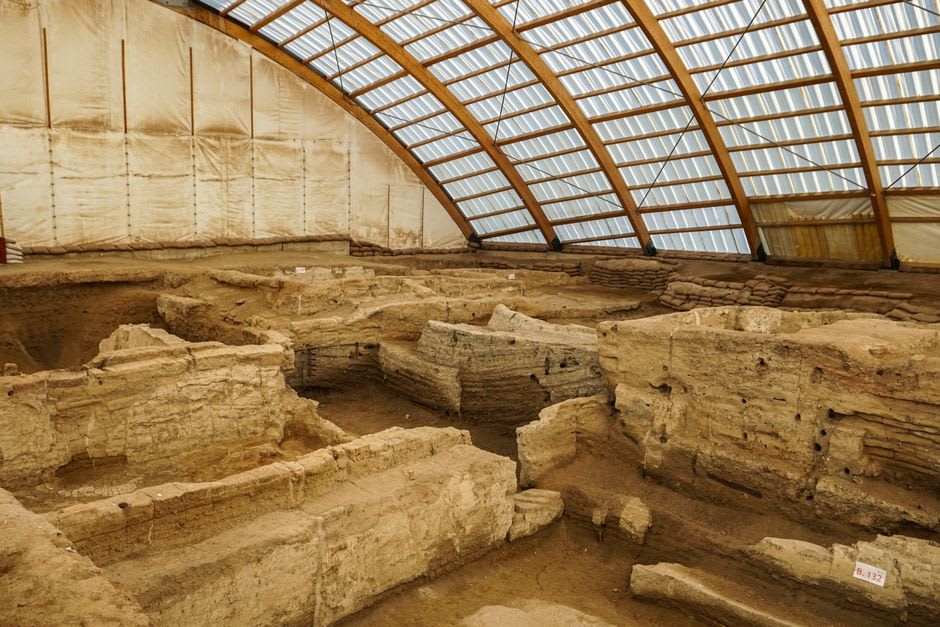 The excavated mudbrick foundation walls of the ancient Assyrian trading colony at Kültepe, with the open plain visible beyond