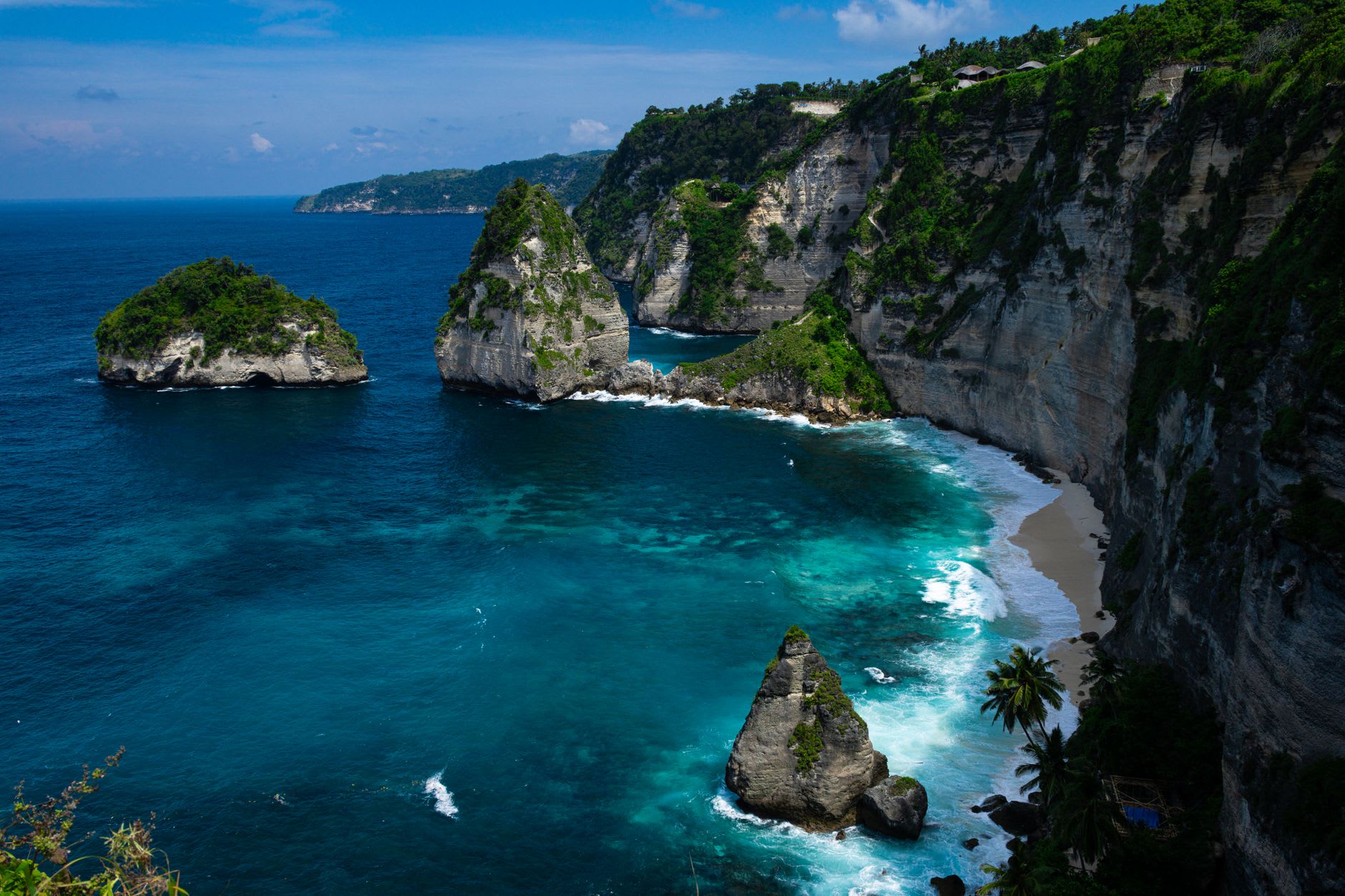 Nusa Penida's dramatic limestone cliffs from the Kelingking viewpoint, the Indian Ocean stretching to the horizon below