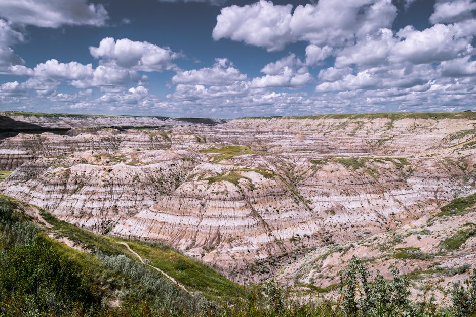 Eroded badlands hoodoos and coulees under a vast Alberta sky at Dinosaur Provincial Park