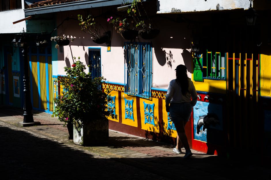 Boats docked along the Guatape waterfront with colorful buildings behind