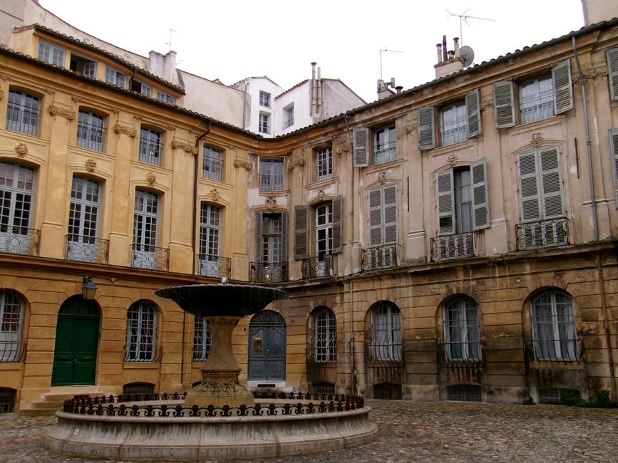 The mossy, warm Fontaine d'Eau Chaude on the Cours Mirabeau in Aix-en-Provence
