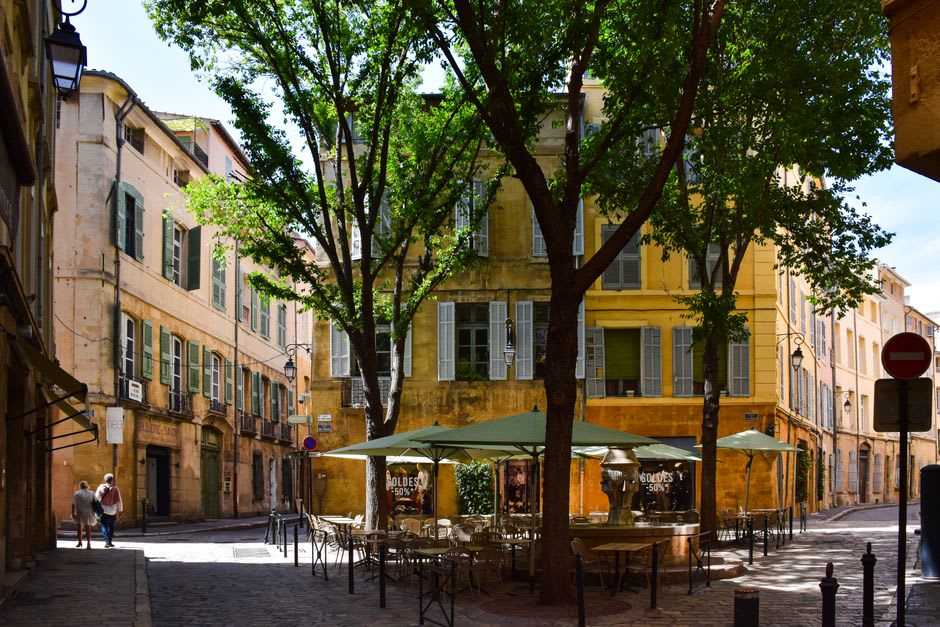 The bronze Cézanne trail marker set into a cobbled street in old Aix-en-Provence