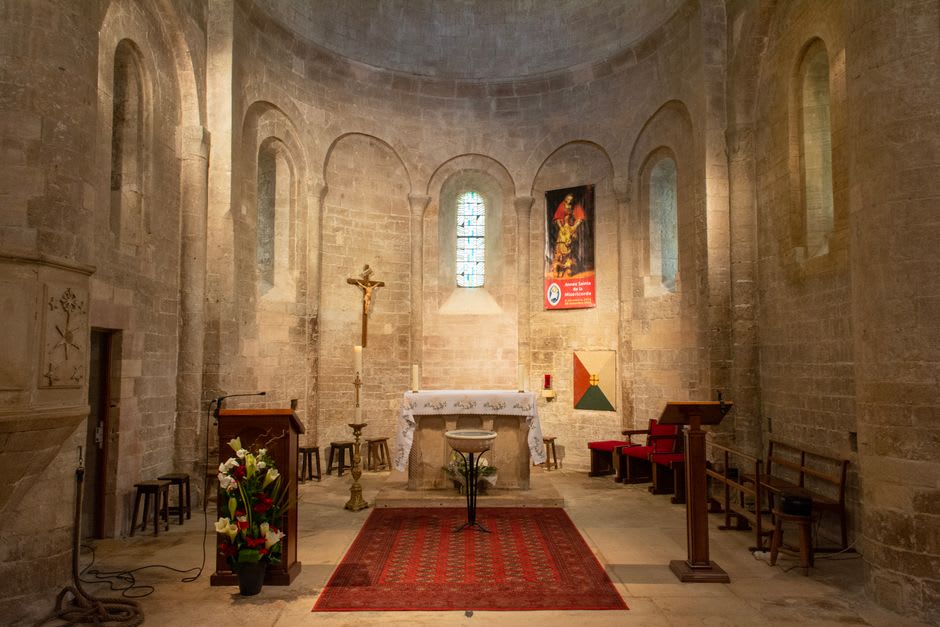 The Gothic vaulted interior of the fortified collegiate church at Candes-Saint-Martin