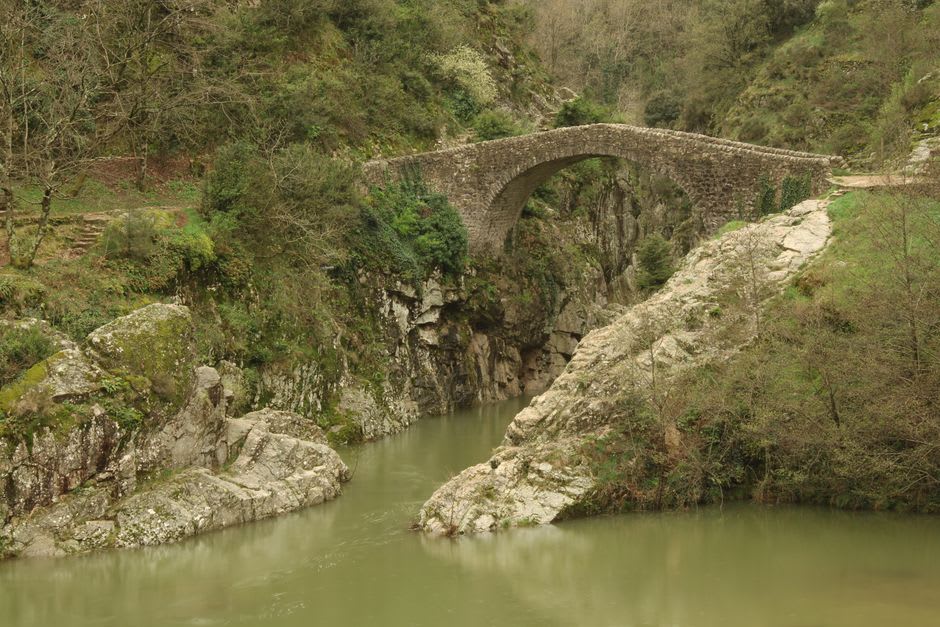 The single stone arch of the medieval Pont du Diable spanning the Tech river at Céret