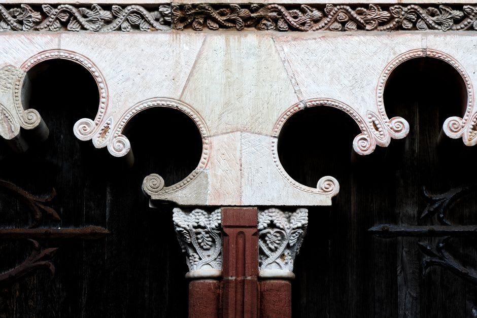 The twin-naved Romanesque Église Saint-Pierre in Collonges-la-Rouge with its carved tympanum