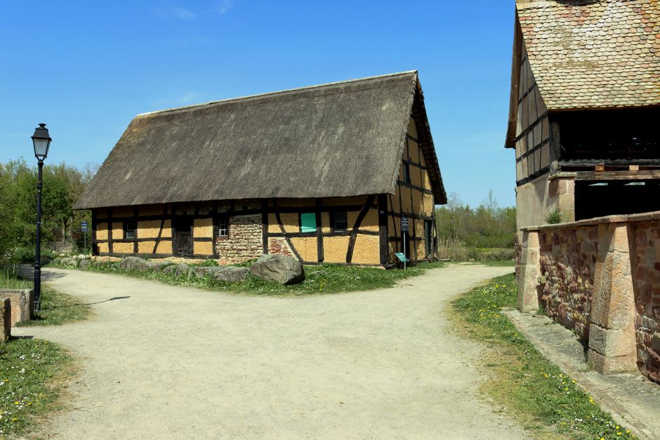 A whitewashed Outre-Forêt style farmhouse with exposed timber beams in Hunspach