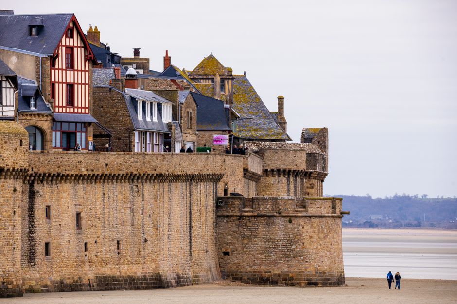 The granite chemin de ronde rampart walkway circling Saint-Malo's old town at sunset