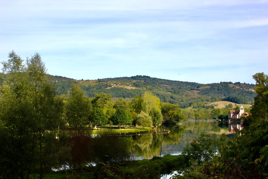 The wide, calm stretch of the Dordogne river at Souillac in late afternoon light