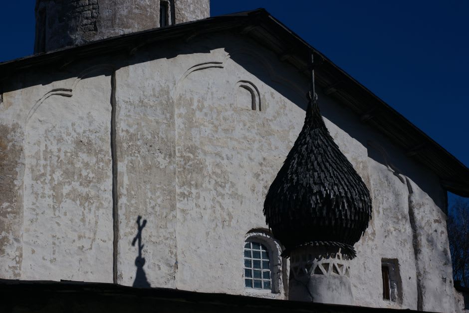 Weathered stone facade of a 17th-century merchant chamber in Gorokhovets with small deep-set windows