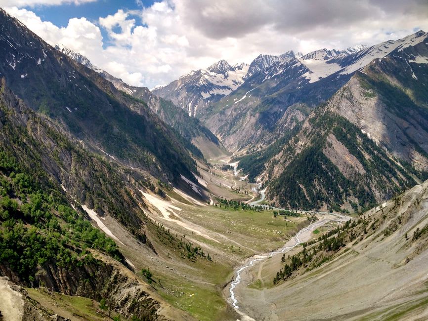 The switchback road climbing toward Zoji La pass above Sonmarg