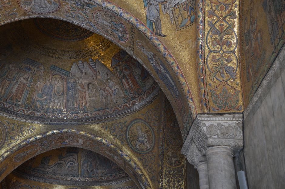 Giotto-attributed frescoes and Gothic vaulting inside the Upper Basilica of San Francesco