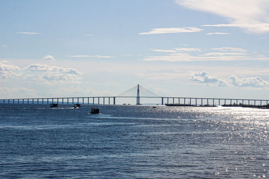 The sail-shaped Ponte del Mare pedestrian bridge over the Pescara river mouth