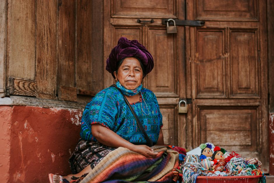 Morning at the Frontera Comalapa market, vendors setting out produce and textiles along the border crossing