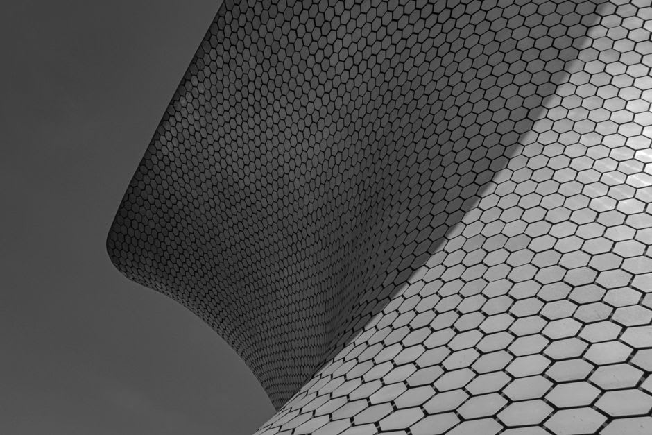 Interior spiral ramp of the Museo Soumaya rising through floors of art toward a skylit ceiling