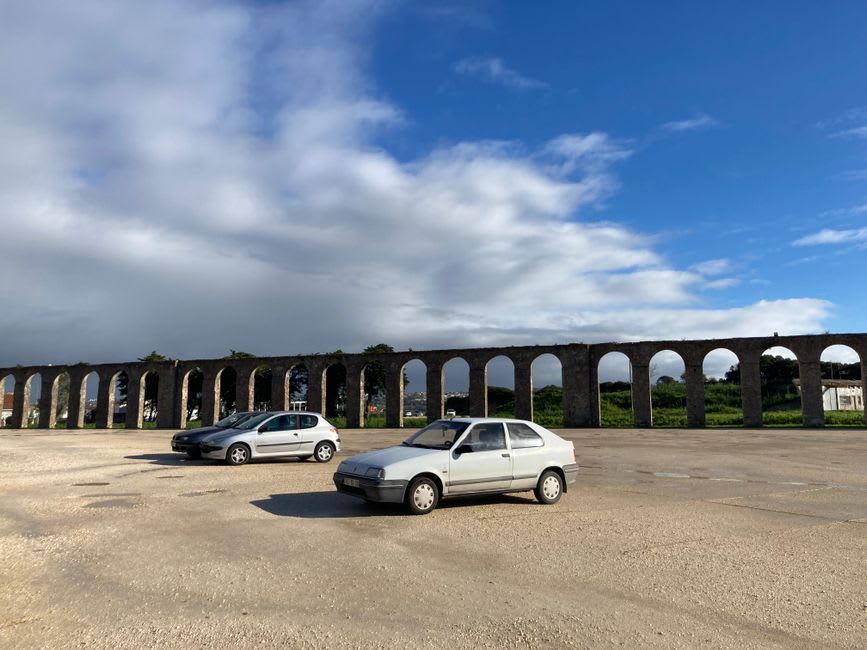 The 43 arches of Salvatierra's baroque aqueduct in afternoon light, pale stone against a blue sky with the Laja River visible below