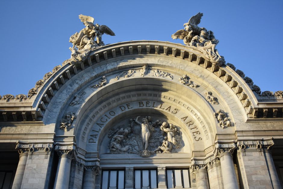 A Porfiriato-era facade on a side street in Santa María la Ribera, its wrought-iron balcony and ornate cornices still intact beneath a coat of blue paint