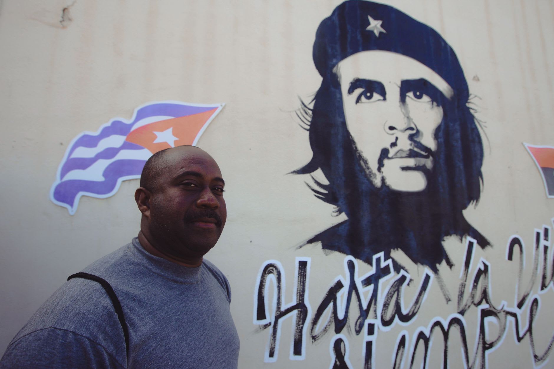 The Museo de la Amistad México-Cuba in Tuxpan, the replica of the Granma yacht displayed inside, a mural of the 1956 departure from the Río Tuxpan visible on the wall, documentary photographs of the Cuban revolutionary period in the exhibition cases