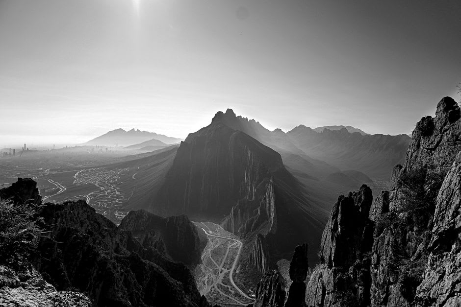 The narrow mountain road winding through fog and green sierra on the way up to Zontecomatlán