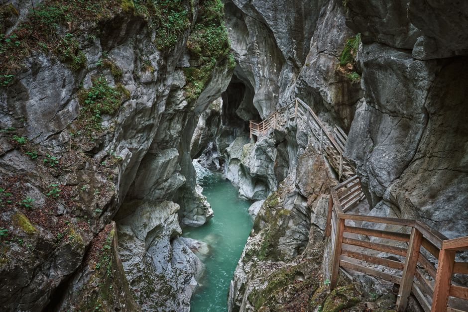 Narrow gorge trail with a wooden walkway bolted to the cliff face above the Nar Khola river